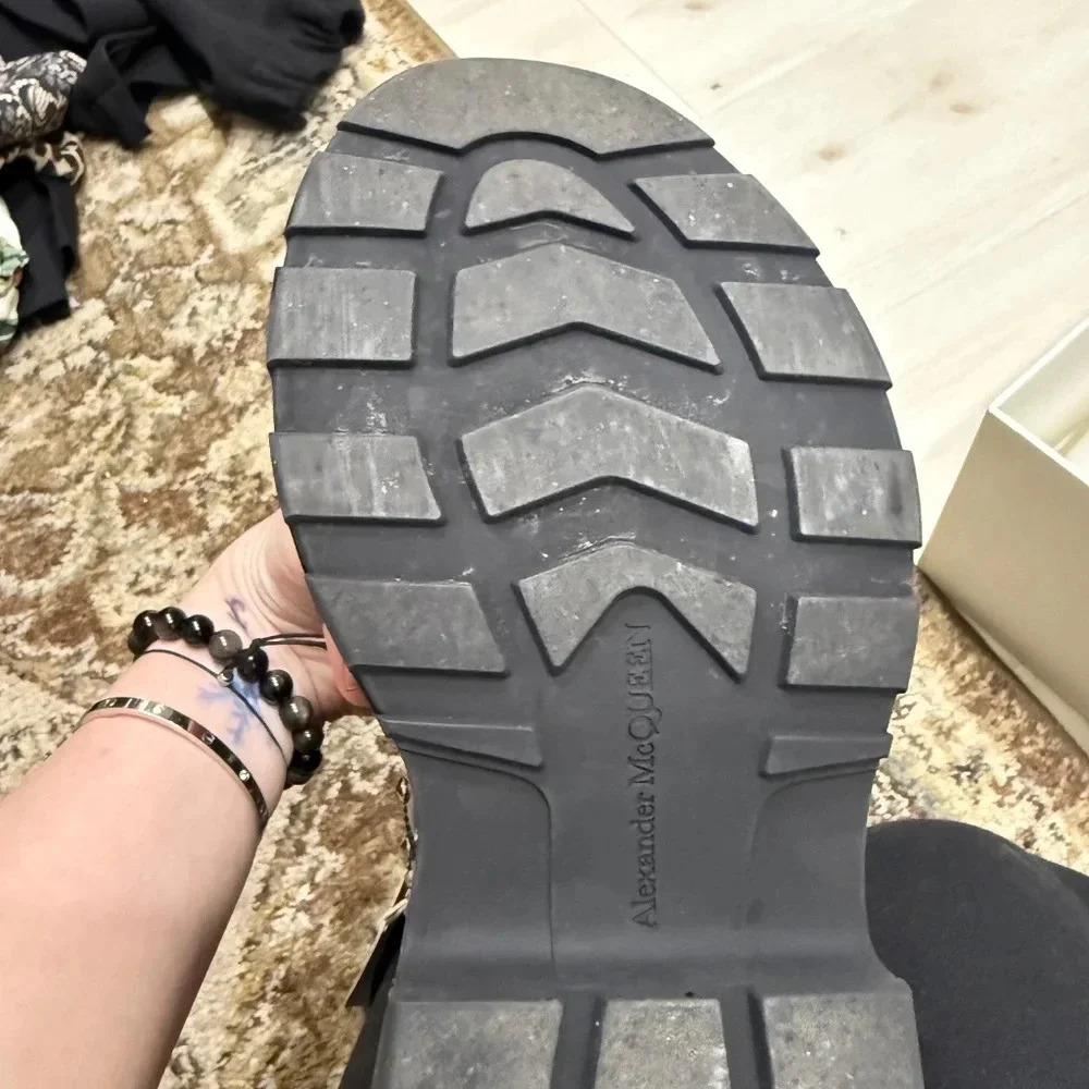 ••SOLD•• AUTHENTIC Alexander McQueen Studded Boots- Size 37 (never worn out) - Picture 4 of 7